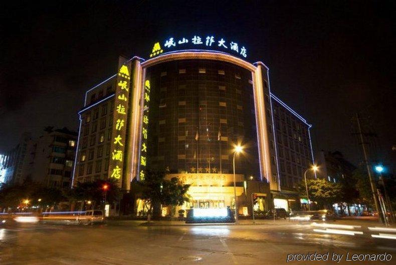 Minshan Lhasa Grand Hotel Chengdu Bagian luar foto